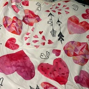 Sherpa blanket with hearts.  Size:50 x 60.  New no tags